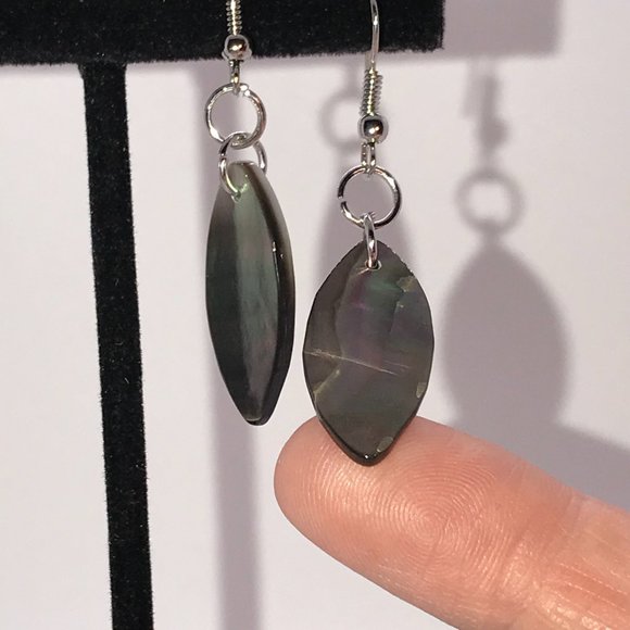 Black Lip Shell Dangle Earrings - Picture 6 of 6